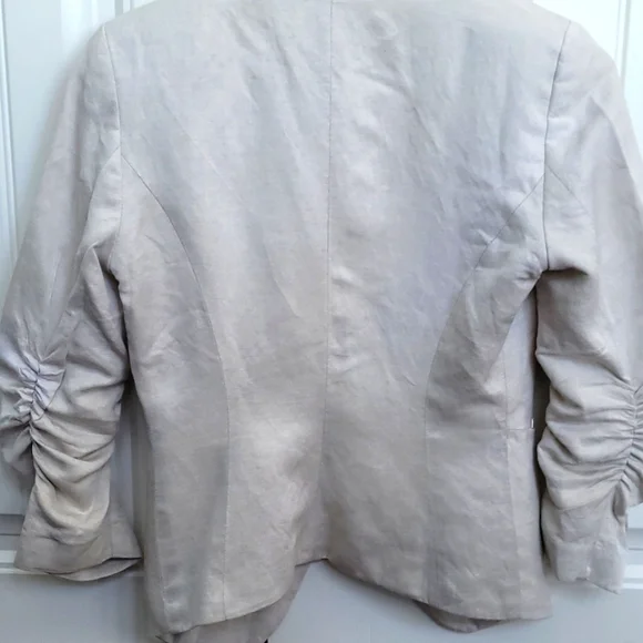 Blazer - Picture 4 of 4